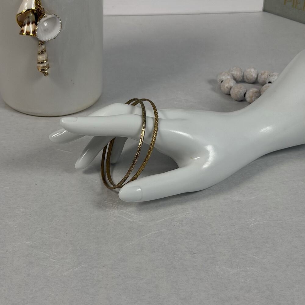 Classy & Chic Vintage 1980s Set of 2 Gold-Tone 3mm Textured Bangle Bracelets